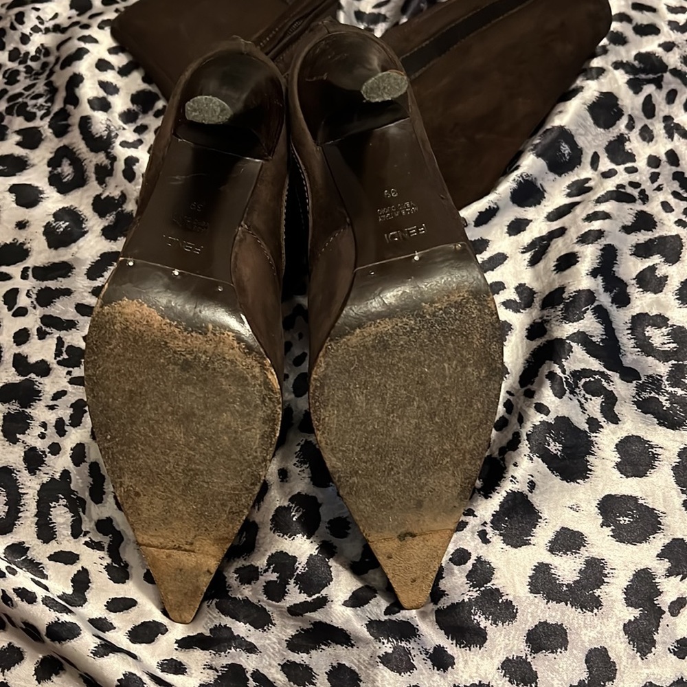 Fendi knee high brown boots with stiletto heels - Picture 5 of 7